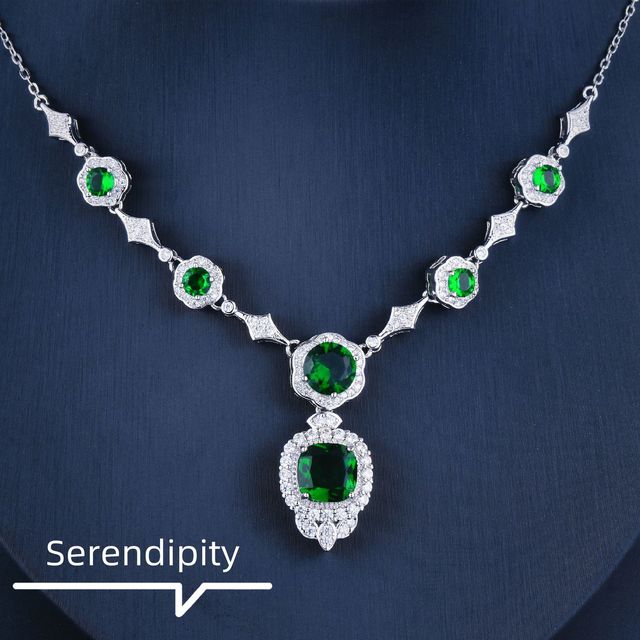 14K White Gold Emerald Necklace